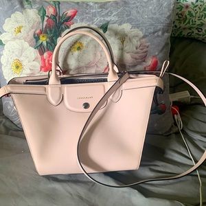 Pretty Longchamp sachet. Only used less than a handful of times.